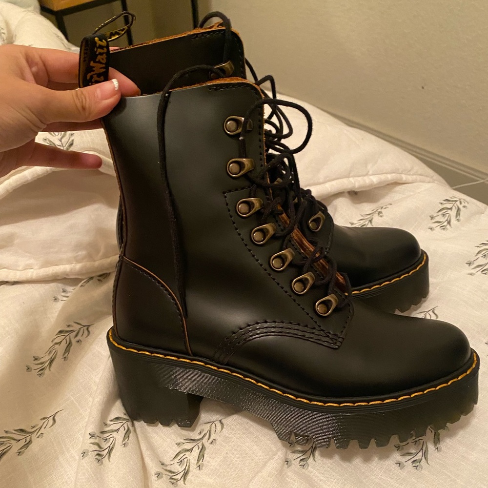Doc Martens Leona platform boots- smooth